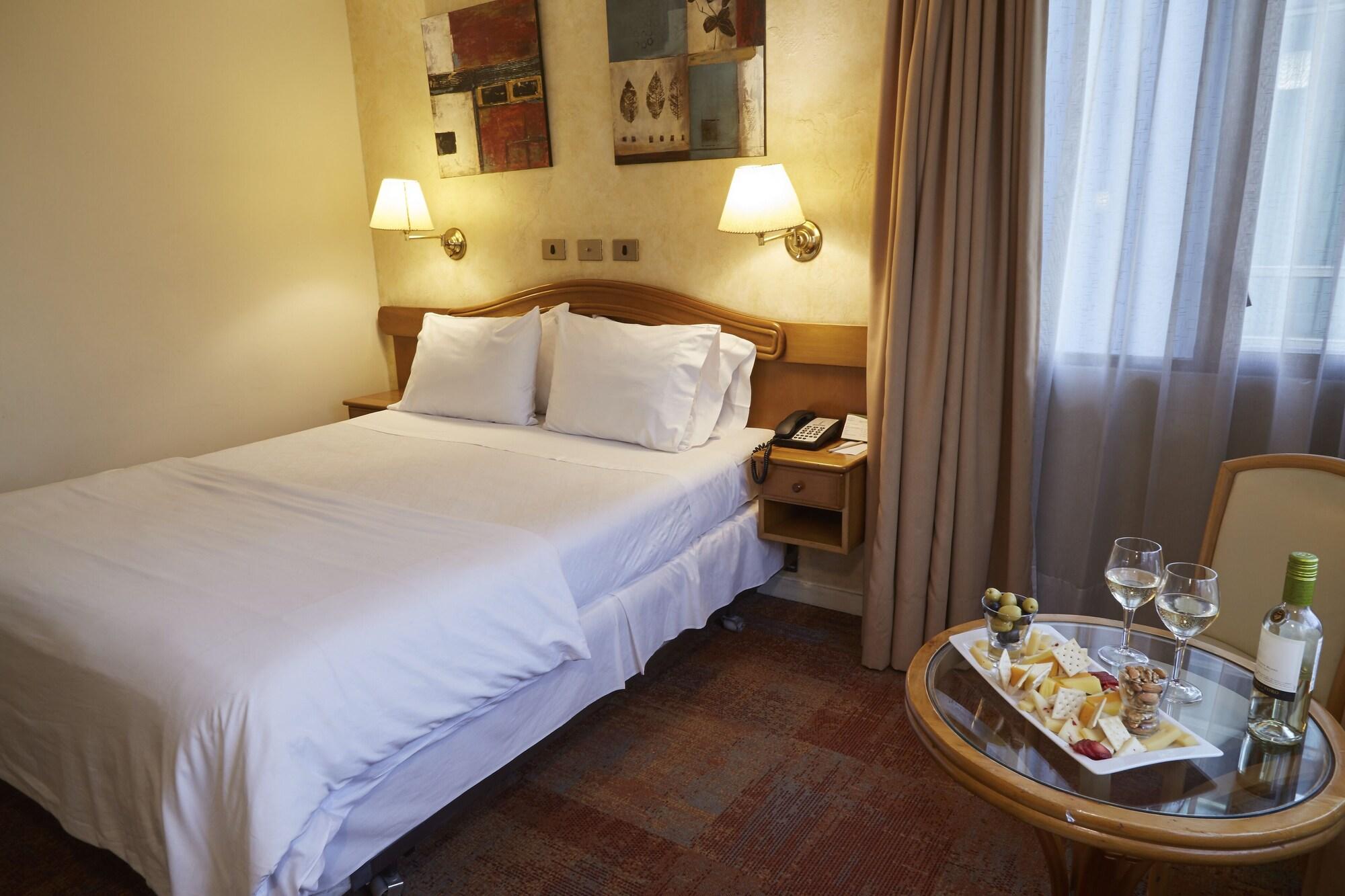 Hotel Torremayor Lyon Santiago du Chili Extérieur photo